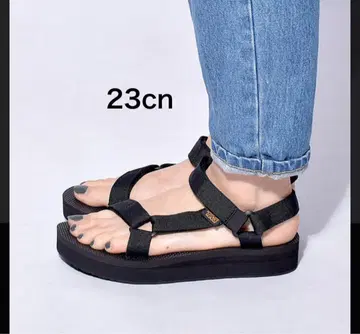 새상품급 teva 미드 폼 유니버셜 샌들 23cm 블랙