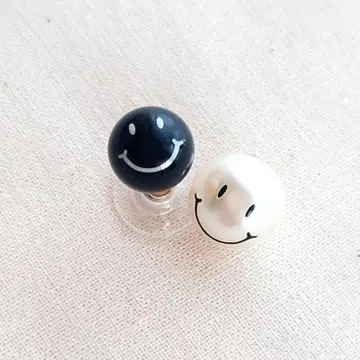 그로세 그라세 스마일리 귀걸이