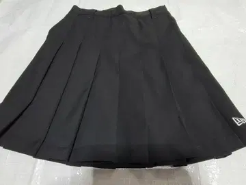 뉴에라 블랙 플리츠 스커트 M 사이즈