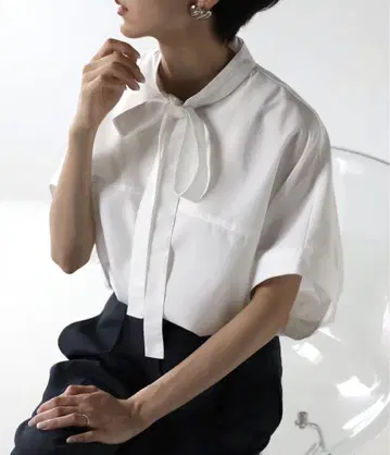 보타이 화이트 셔츠 반팔