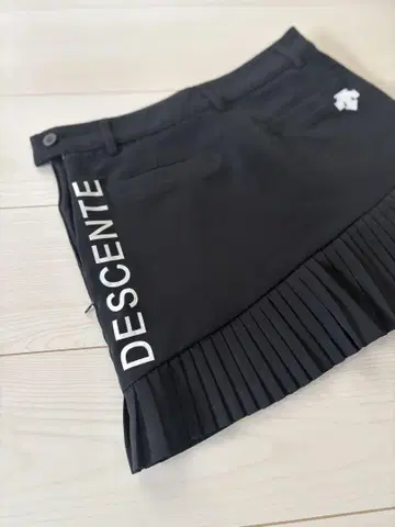 데상트 블랙 플리츠 스커트 데상트 골프 S
