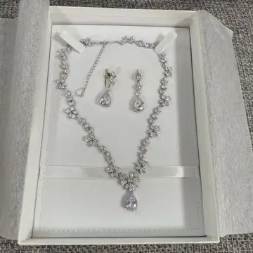 LoveTiara 이터널 지르코니아 목걸이 & 귀걸이 세트(실버)