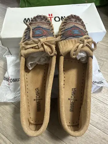 MINNETONKA 모카신 베이지 8