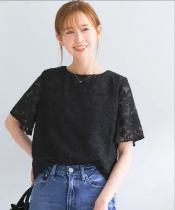 어반리서치 로쏘 플라워 컷 자카드 블라우스