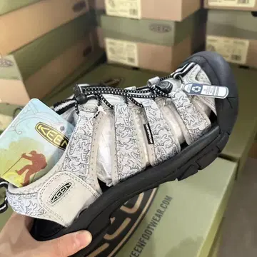 KEEN 메쉬 스포츠 샌들 화이트 27cm