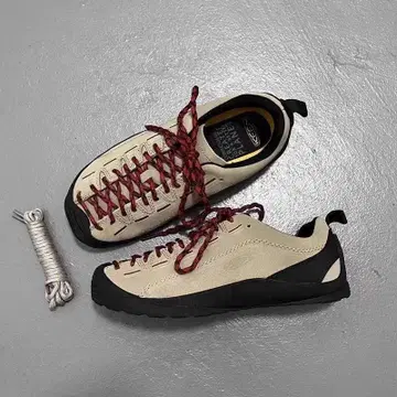 Keen 24cm 스웨이드 로우 컷 신발 베이지/블랙
