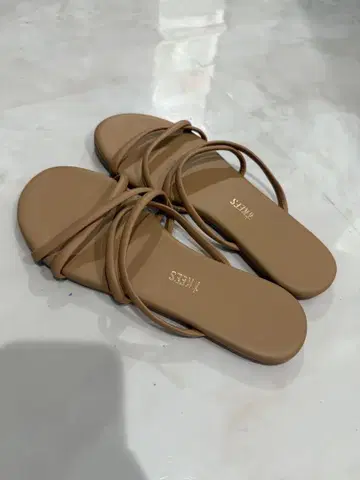 TKEES 샌들 티키즈