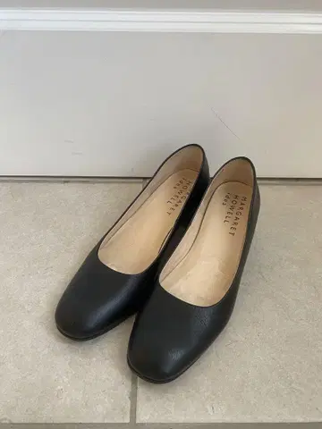 블랙 스퀘어토 펌프스 미들 힐
