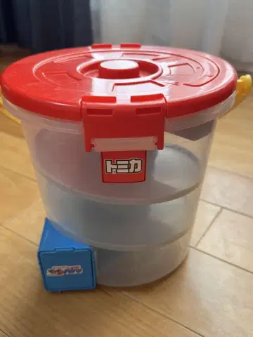 토미카 뚜껑이 있는 양동이형 수납 용기