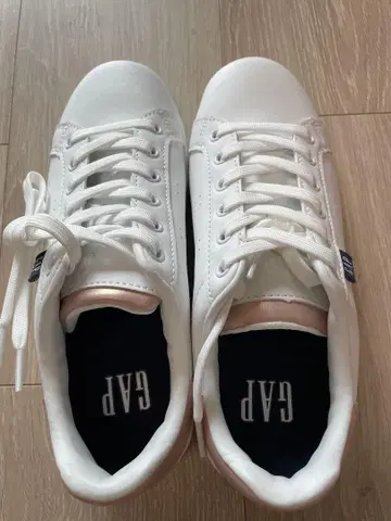 GAP 화이트 스니커즈
