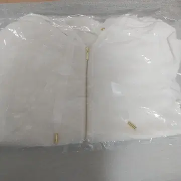 시로노 사쿠라 UV 차단 후드티