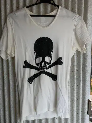 roen 스컬 크로스본 V넥 티셔츠