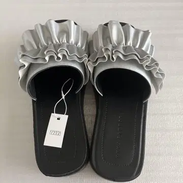 로리즈팜 통굽 실버 샌들