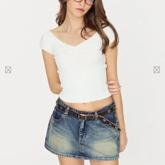 [GLOWNY]◆韓国大人気◆ PEEKABOO SMOKE TEE ◆追跡可◆ GLOWNY | 글로니 Glowny PEEKABOO SMOKE TEE (WHITE) New on