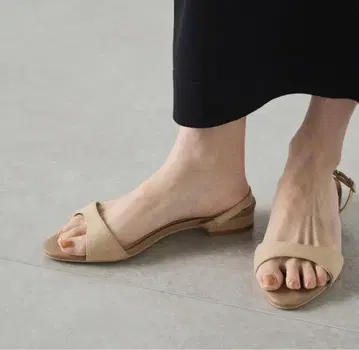 미사용 새상품 오메카시 스웨이드 플랫 샌들