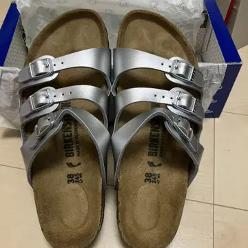 BIRKENSTOCK 실버 샌들 38