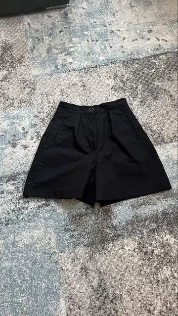 Armani Exchange 블랙 숏 팬츠 사이즈 2