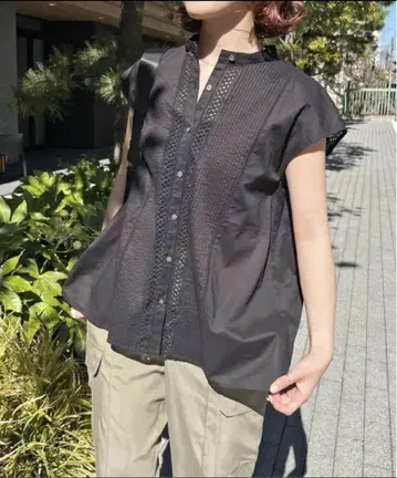 Spick&Span 케미컬 레이스 스탠드 카라 블라우스 (블랙)