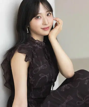 tocco 리본과 프릴이 달린 허리 셔링 리본 프린트 플리츠 원피스