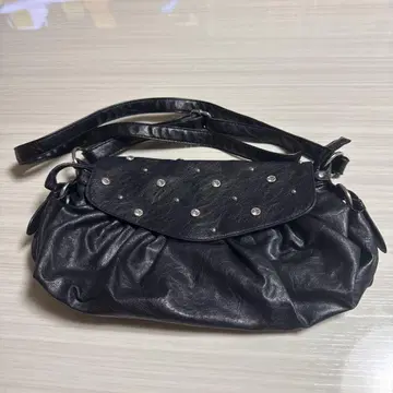 876 스터드 블랙 숄더백