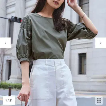 이번 시즌 [땀 방지/세탁 가능] 개더 디테일 티셔츠