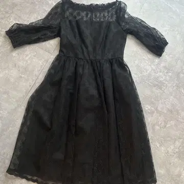 레이스 소재 블랙 긴팔 A 라인 원피스