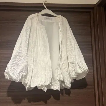 ADAM ET ROPE 화이트 벌룬 슬리브 가디건