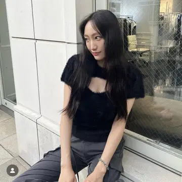 멜트 더 레이디 플러피 트라이앵글 톱스 블랙