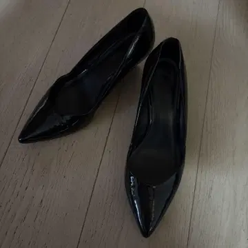 띠어리 에나멜 웨지 힐