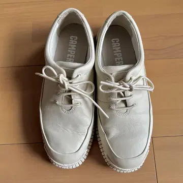 CAMPPER 화이트 가죽 레이스업 슈즈 38 사이즈