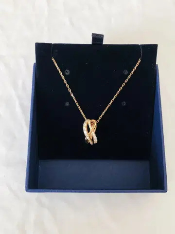 스와로브스키 SWAROVSKI Twist 로즈 골드 목걸이