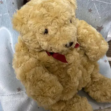 손잡이가 달린 곰 봉제 인형