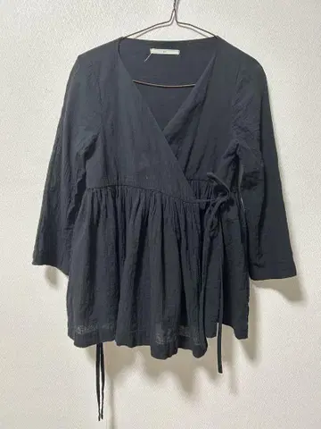 AO 카슈쿨 블라우스 블랙