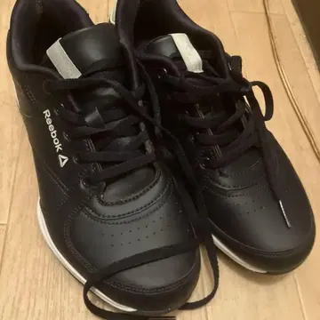리복 네이비 스니커즈