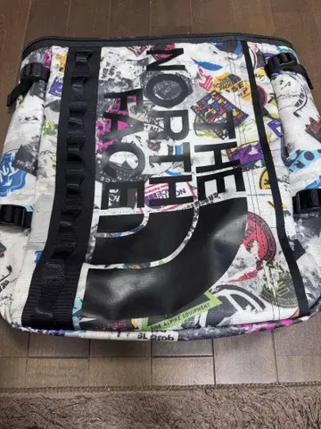 THE NORTH FACE 퓨즈 박스 스티커 프린트 30 백팩