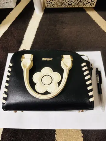 MARY QUANT 플라워 모티브 숄더백