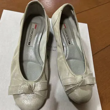 리본 포함 화이트 실버 발레 슈즈