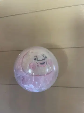 코비토즈칸 카쿠레모모지리 캡슐 토이
