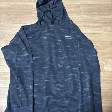 TIDE EDGE 카모 패턴 후드 부착 후드티