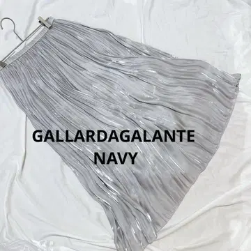 GALLARDAGALANTE NAVY 새틴 플리츠 스커트