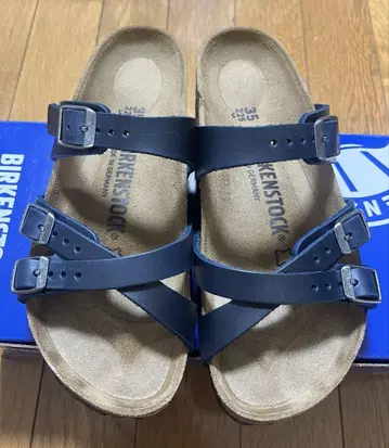 BIRKENSTOCK 네이비 샌들 35