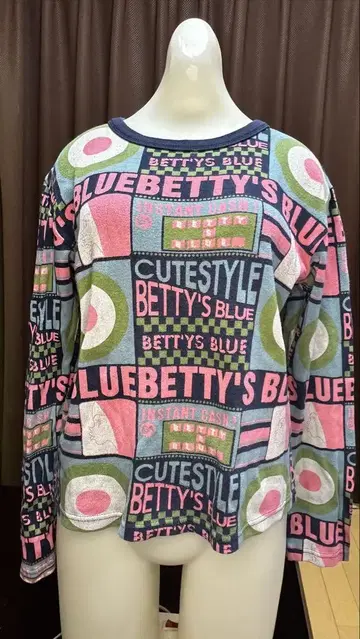 BETTY'S BLUE 컬러풀한 긴팔 티셔츠
