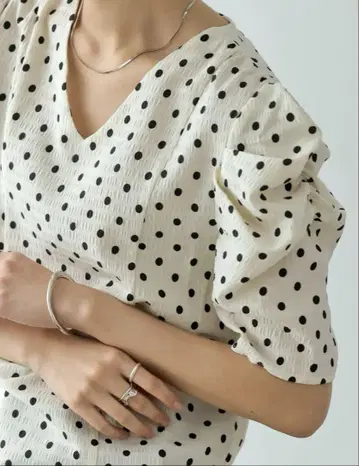 Re:EDIT 리디 와셔 도트 볼륨 슬리브 블라우스 M 사이즈