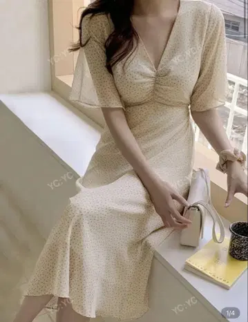 도트 무늬 플레어 슬리브 롱 원피스