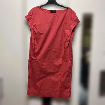 cop.copine 빨간색 반팔 무릎 기장 원피스