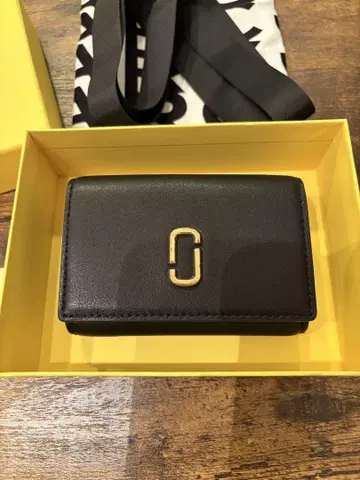 MARC JACOB 블랙 가죽 3단 폴더형 지갑
