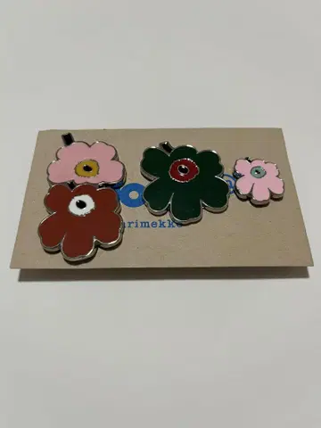 마리메코 핀 배지