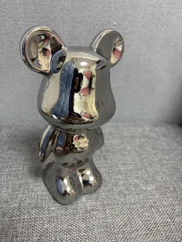 메탈릭 실버 곰 모양 피규어