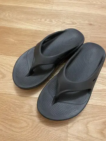 Oofos 블랙 플립플랍
