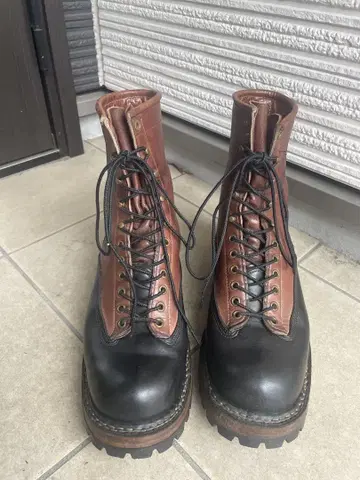 화이트 부츠 블랙 브라운